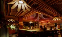 Interior-view-of-Flora-restaurant-at-Santana-Row-featuring-a-modern-indoor-outdoor-dining-space